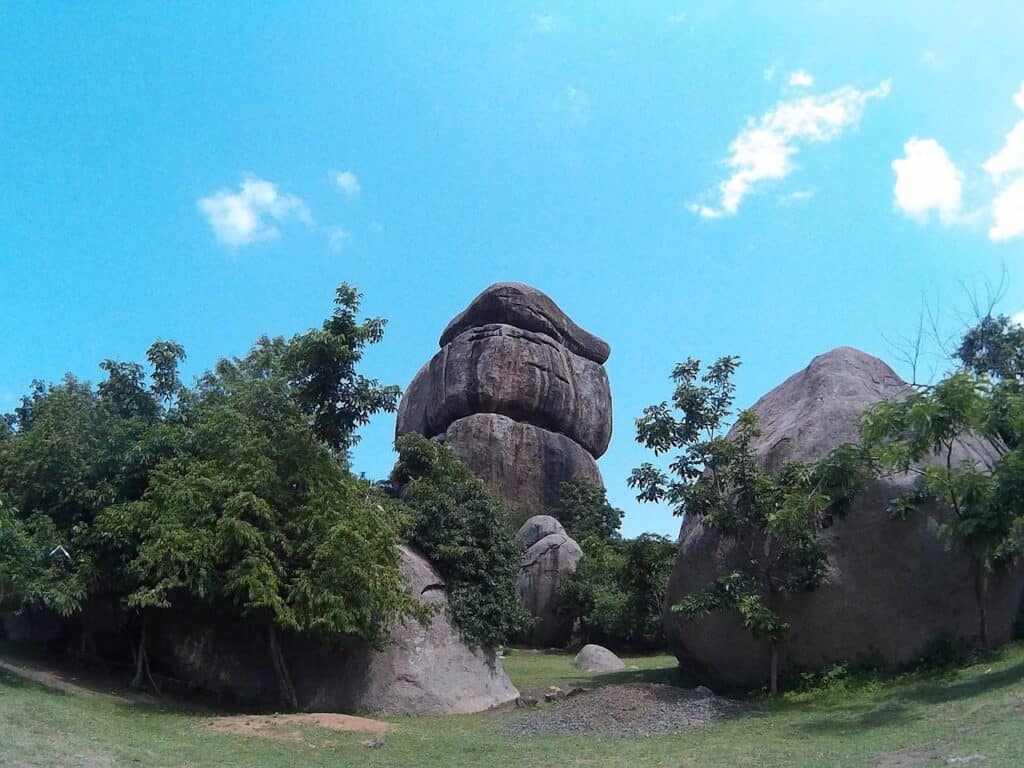 kit mikayi, rock, pilgrimage place